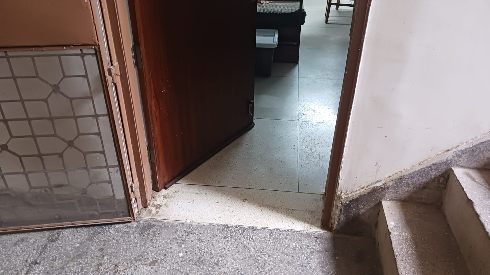 Side door view 1